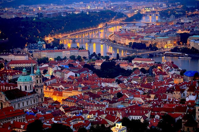 Private Transfer From Berlin to Prague With Meissen Porcelain Manufactory Stop - Accessibility Features