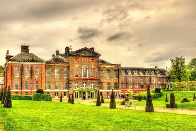 Private Walking Tour of Kensington With an Official Tour Guide - Learn About the Royal Family