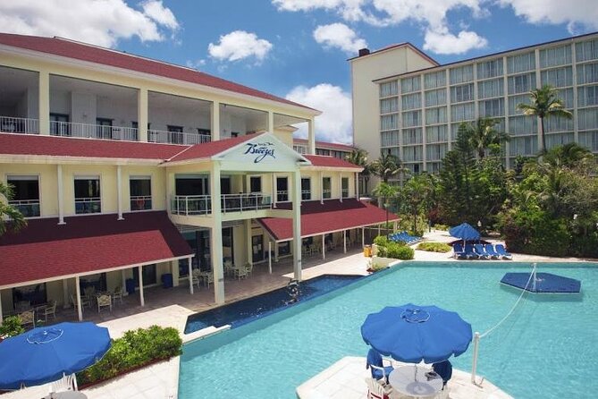 Rnd Trip Shared Shuttle: NAS Airport to Cable Bch Hotel.Free Wifi - Vehicle Features