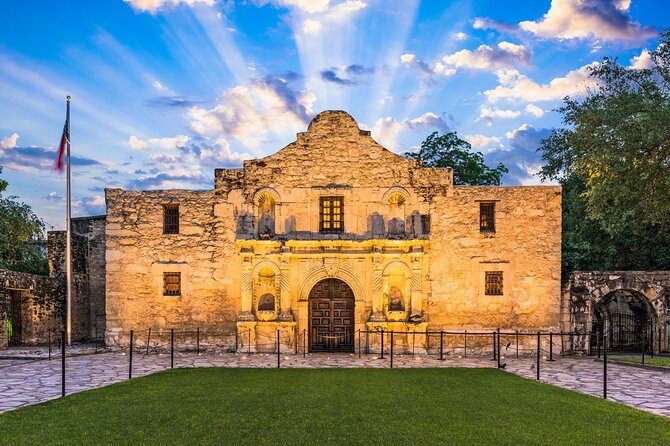 San Antonio Night Riverwalk Tour With Tower of Americas - Visiting the Tower of the Americas