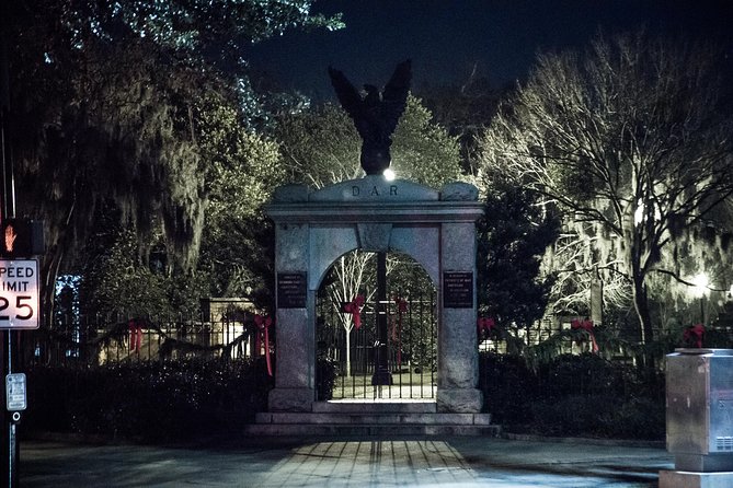 Savannah Terrors Ghosts and Ghouls of the South - Navigating the Haunted Streets of Savannah
