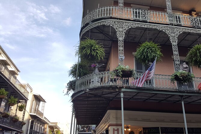 Small Group Locals Guide to the French Quarter Tour - Experiencing the Ambiance on Foot