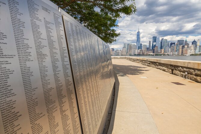 Statue of Liberty & Ellis Island Guided Tour With Ferry Transfers - Explore Liberty Island