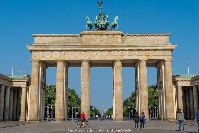 The Best of Berlin Highlights: Private Half-Day Walking Tour - Savoring Local Cuisine and Drinks