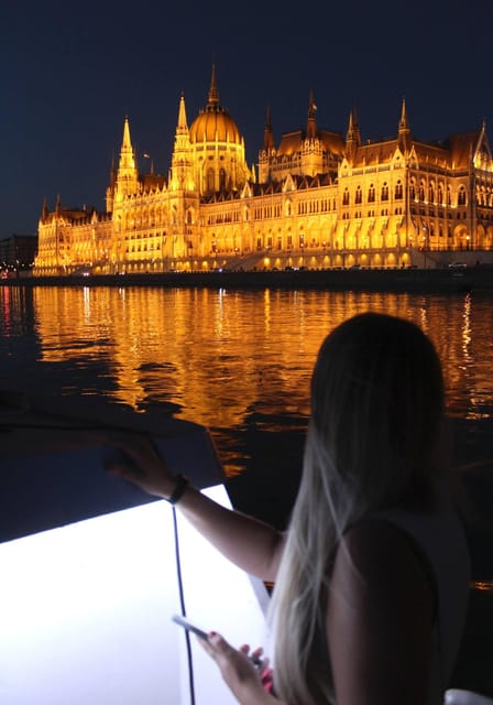 The Only Budapest Boat Cruise With Live Guiding (+Drink) - Amenities and Accessibility