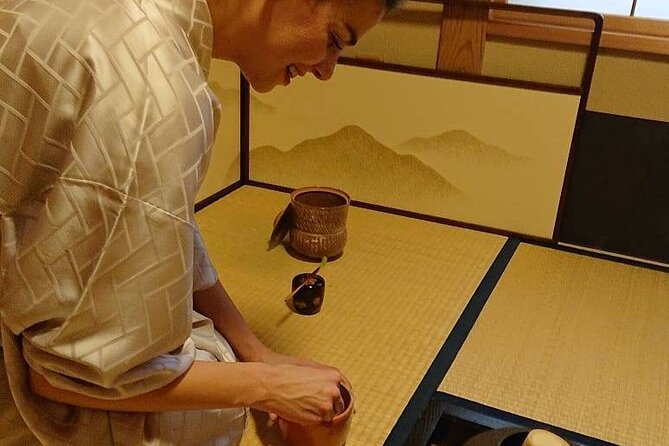 Tokyo : Genuine Tea Ceremony, Kimono Dressing, and Photography - The Art of Kimono Dressing