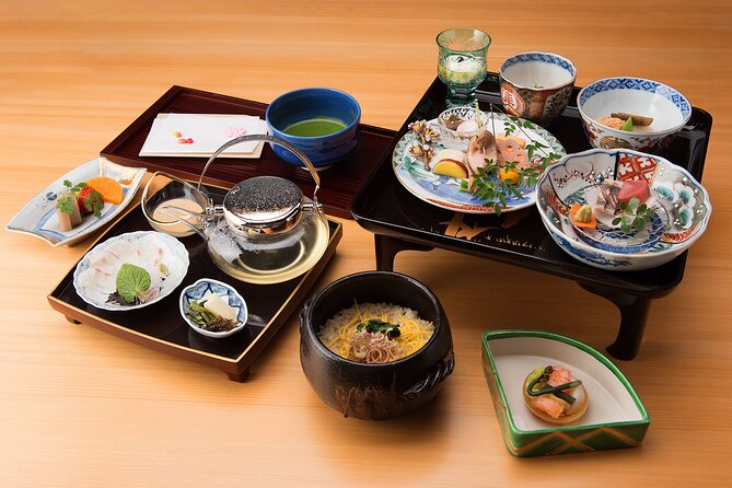 Tokyo Private Tour & Japanese Traditional Performance With Dinner - Customizable Walking Tour