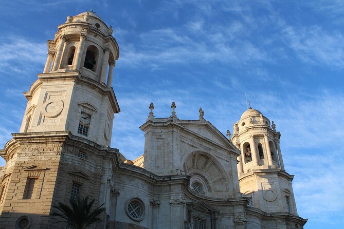 Touristic Highlights of Cadiz on a Private Half Day Tour With a Local - Savoring Local Gastronomy and Drinks