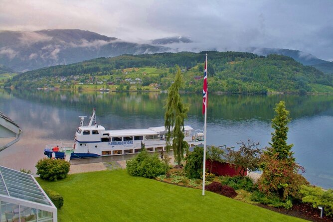 TRANSFER, LUXURY VAN 1-7 PAX: Bergen – Ulvik - Ask Away