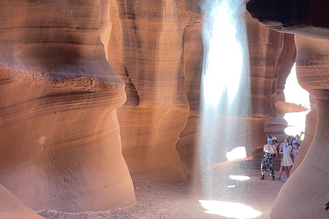 Upper and Lower Antelope Canyon With Horseshoe Bend Hiking Tour - Explore the Breathtaking Antelope Canyons
