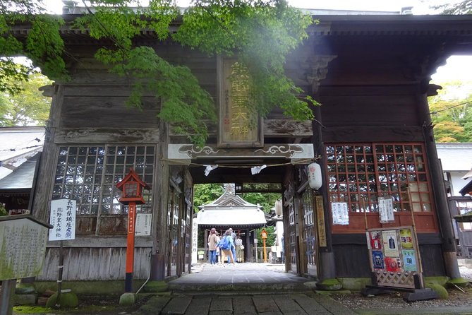 Visit the Amazing Views and Power Spots of ... - Taking in the Serenity of Shiraito Falls