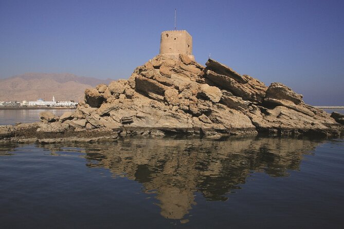 Wahiba Sands and Sur Full Day Private Tour From Muscat - Pickup and Meeting Information