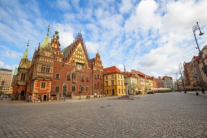 Wroclaw Jewish History Tour With Synagogue and Cemetery - Visiting the White Stork Synagogue