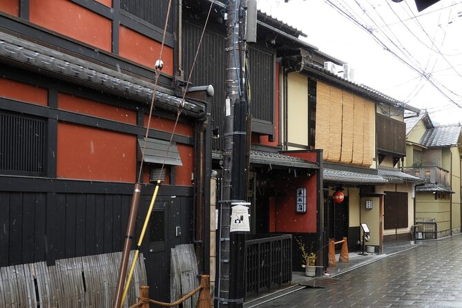 2 Hour Guided Gion Tour: Explore Kyoto's Historic Geisha District - Exploring Kyotos Historic Geisha District