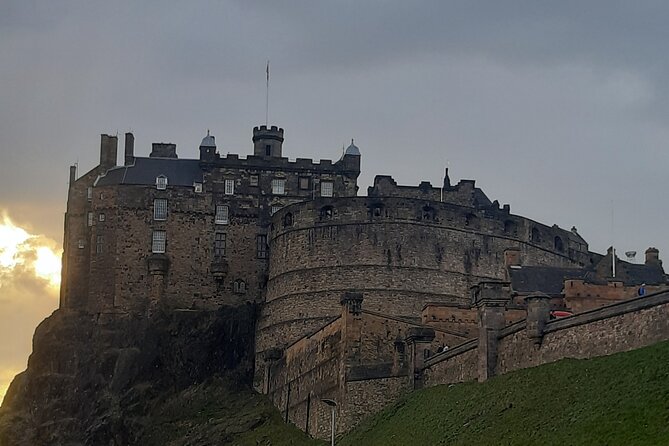 4 Hour Walking Tour Around Old Edinburghs City Wall - Exploring the City Wall