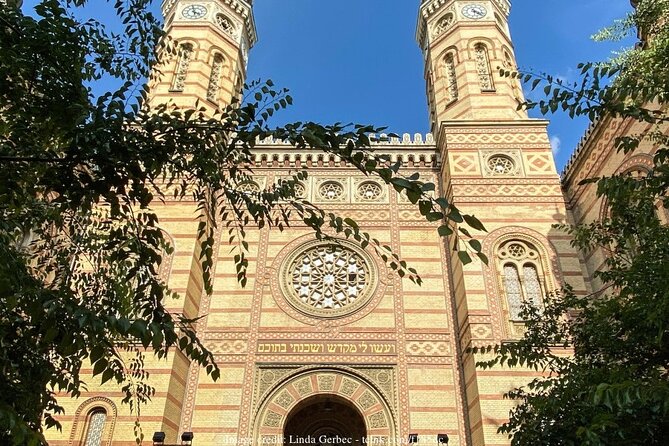 A Day in Budapest: Private Tour With Tickets Included - Tour Schedule and Logistics