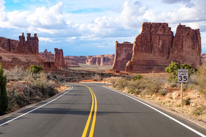 Arches National Park Scenic Tours From Moab - Exploring Arches National Park by Van and Foot