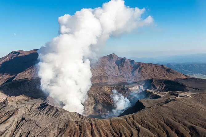 Aso Volcano Kusasenri Shrine and Kurokawa Onsen Tour From Fakuoka - Exploring Aso Volcano