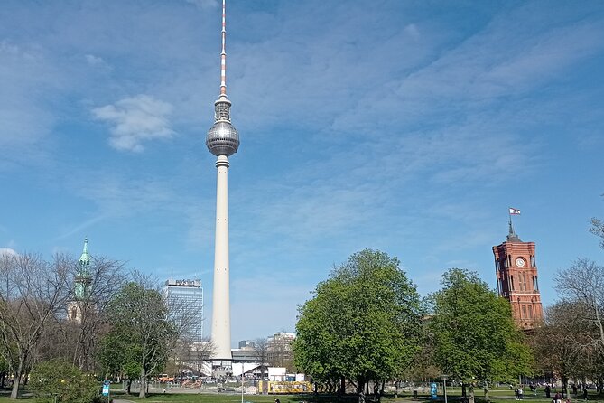 Berlin 3 Days-Guide & (E)-Bike + 2 Transfers Airport - Accessibility and Group Size Information