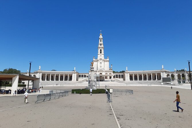 Biggest Caves in Portugal and Fatima Full-Day Private Tour From Lisbon - Exploring the Biggest Caves