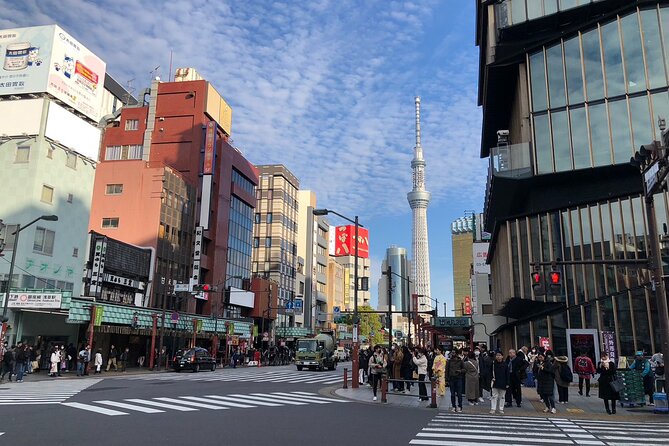 Catch Your Best Moments In Tokyo With A Professional Photographer - Unleash Your Creativity at Colorful Murals