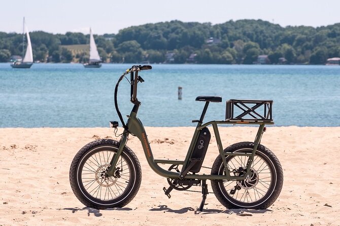 Cave Point E – Bike Tour