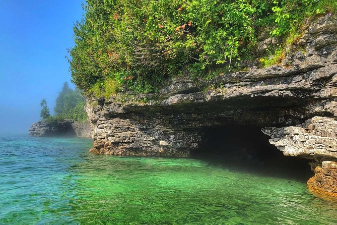 Cave Point Kayak Tour - Exploring the Thousand-Year-Old Caves and Scenic Waterways