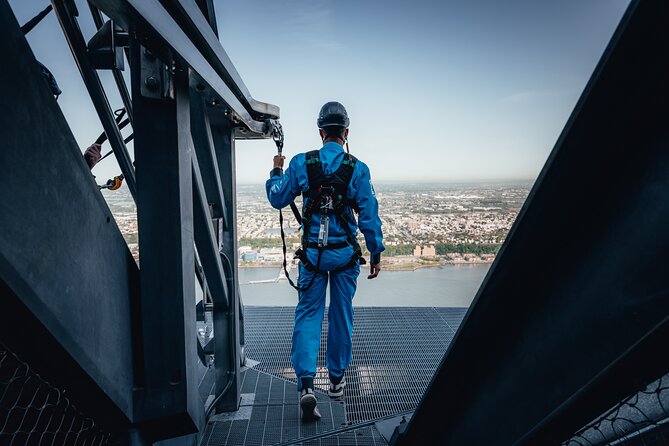 City Climb: The Ultimate Skyscraping Adventure at Edge - Safety Protocols and Staff Support