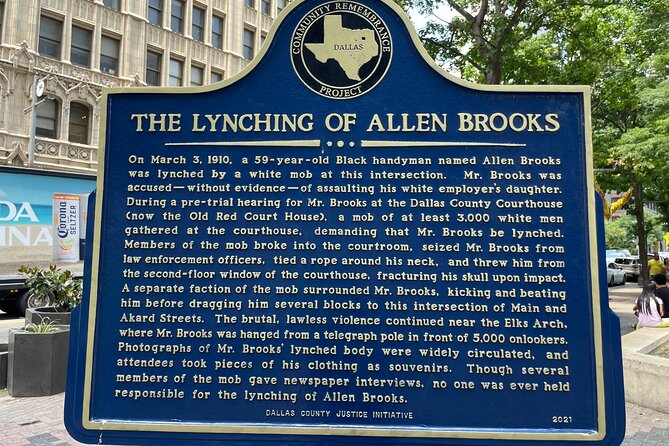 Dallas in Wonderland: A Self-Guided Walking Tour of Dallas - Navigating the Thriving Business District
