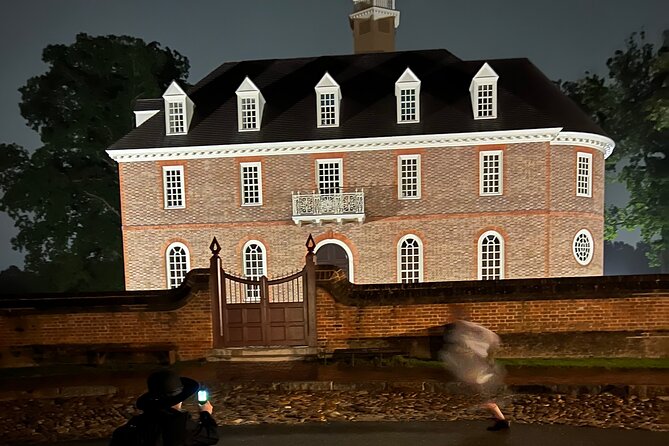 Dead Of Night Tour in Williamsburg - Spooky Highlights and Optional Paranormal Gear