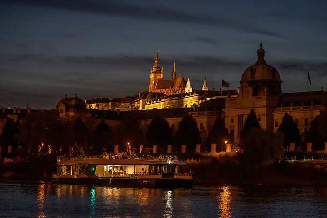 Evening Eco Cruise With a Glass of Prosecco in Bohemia - Onboard Refreshments and Amenities