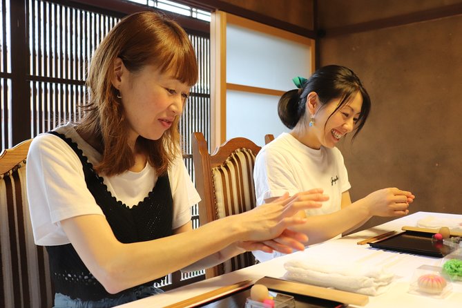 Experience of Making Sweets Taught by Professionals Local Tour & Guide - Making Sweet Treats With Professionals
