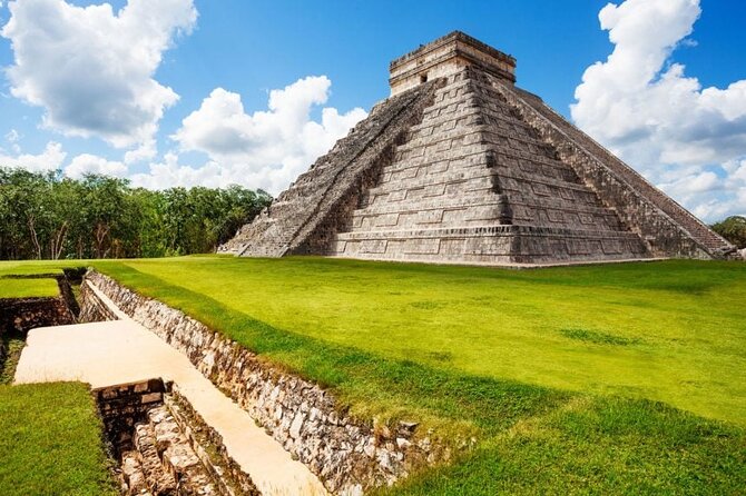 Full Day Chichen Itza Tour With Valladolid and Cenote Experience - Exploring Valladolid