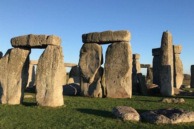 Full-Day Private Tour to Salisbury, Stonehenge and Woodhenge - Exploring Stonehenge and Woodhenge