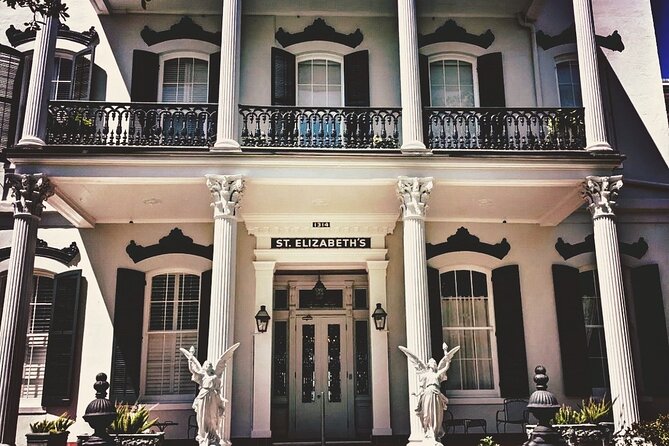 Garden District Celebrities Cemeteries Mansions and Mysteries Walking Tour - Exploring the Garden District