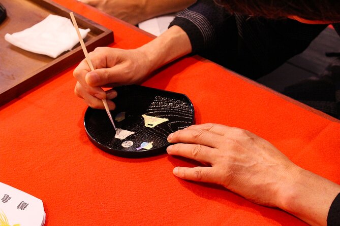 Gold Powder Makie Crafting and Tea Experience - Photo Opportunity With Japanese Swords and Attire
