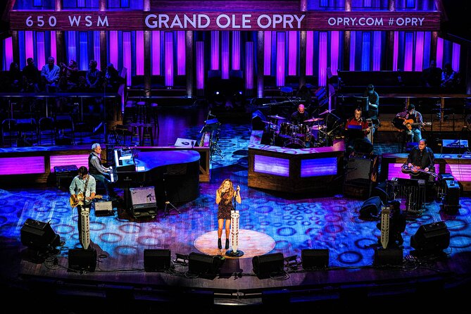 Grand Ole Opry VIP Experience: Admission With Lounge Access and Artist Visit - Dining and Refreshments