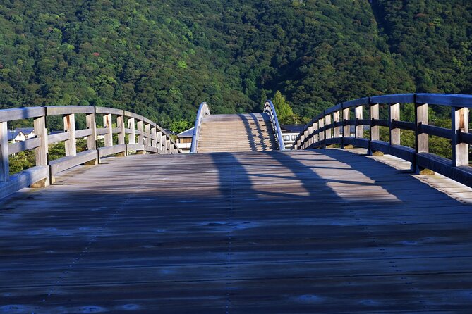 Kintai Kyo Bridge and Iwakuni Castle With Local Guide - Transportation and Meeting Details