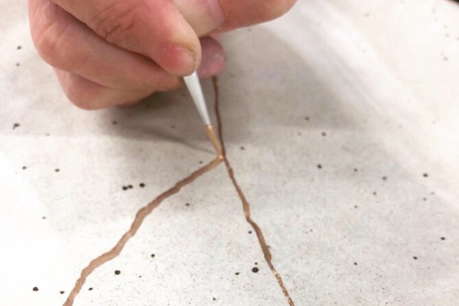Kintsugi Workshop in Osaka With a Professional Kintsugi Artist - Capturing the Kintsugi Journey