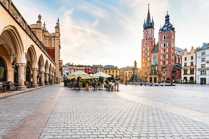Krakow: Guided 2-hour Old Town Walking Tour - Discovering Krakows Architectural Gems