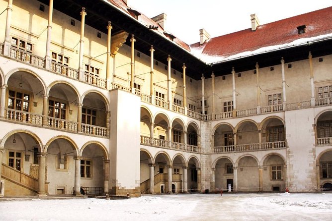 Krakow: Wawel Castle & Cathedral and Wieliczka Salt Mine Guided Tour With Lunch - Lunch Experience During the Tour