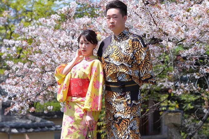 Kyoto Kimono Rental CHAMATSU Couple Plan - Preparing for the Experience