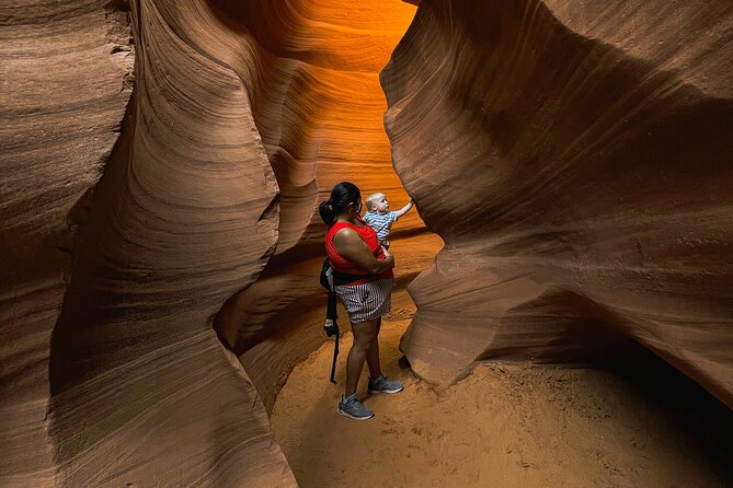 Lower Antelope Canyon Hiking Tour - Navigating the Canyon