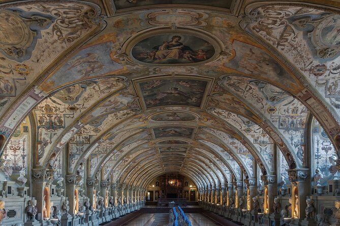 Munich Private Guided Walking Tour With Residenz Museum - Exploring Munichs Old Town