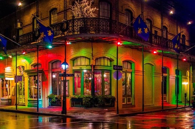 New Orleans Jingle Bells, Booze, History, Paranormal and Voodoo Walking Tour - Culinary Delights