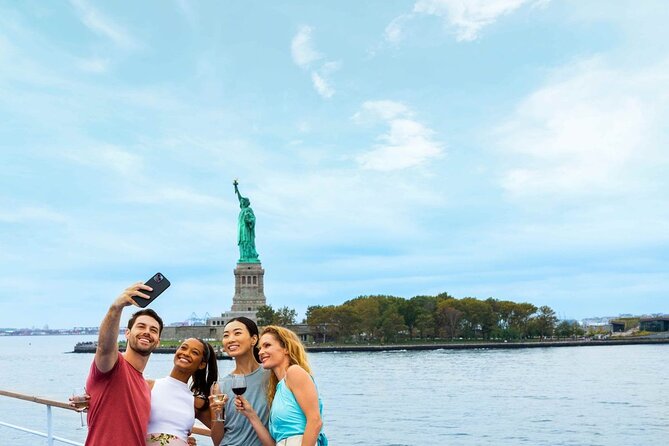 New York Signature Bottomless Mimosa Brunch in Cruise Pier 15 - Dress Code and Onboard Policies