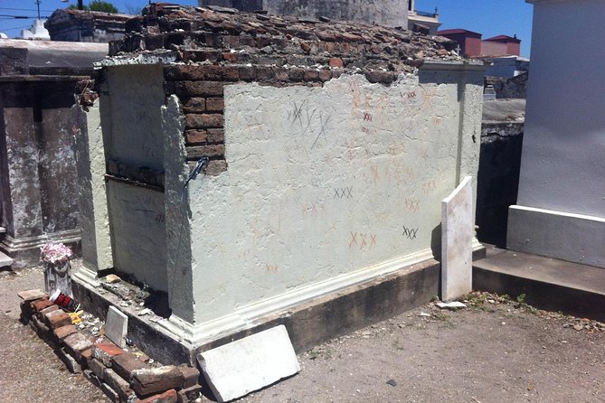 One Hour Saint Louis Cemetery Number One Walking Tour - Tombs of Notable Citizens