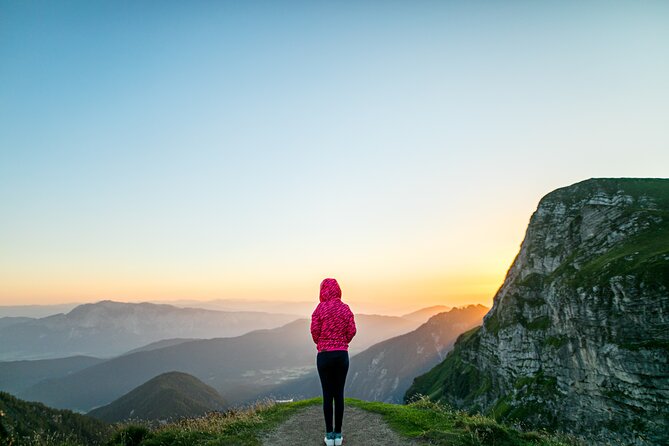 Overnight Phototour Adventure Off-The-Grid - Exploring the Mountain Hut