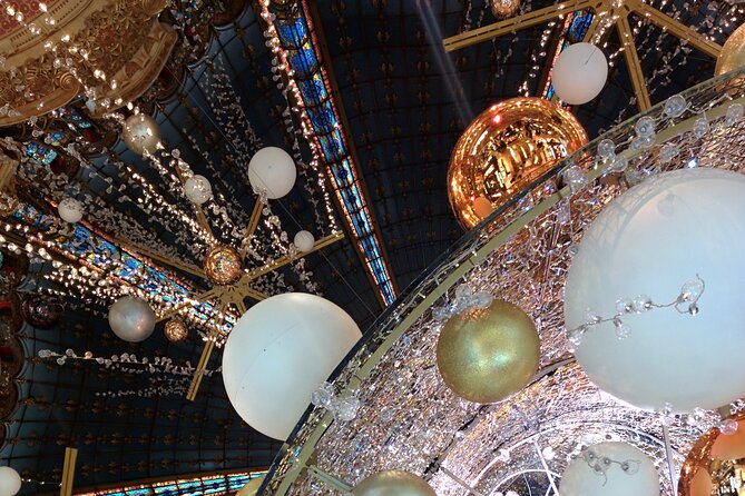 Paris Walking Tour: Christmas Food and Decorations - Explore the 8th Arrondissement