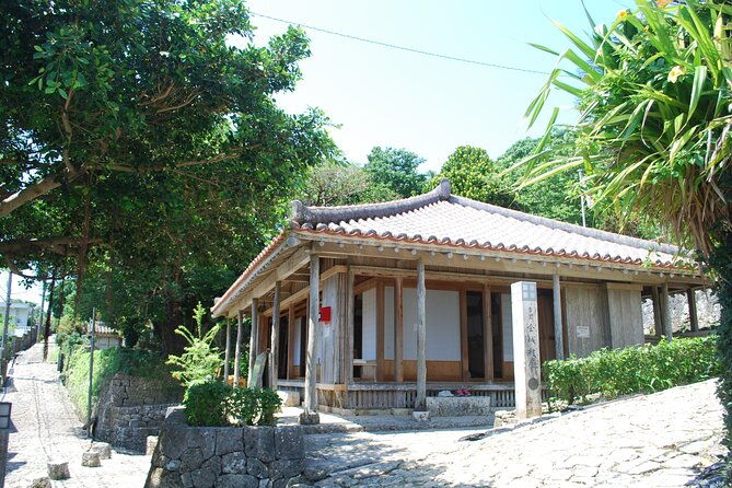 Port Pick-Up: Naha Private Tour Licensed Guide＆ Vehicle - Knowledgeable Local Guides